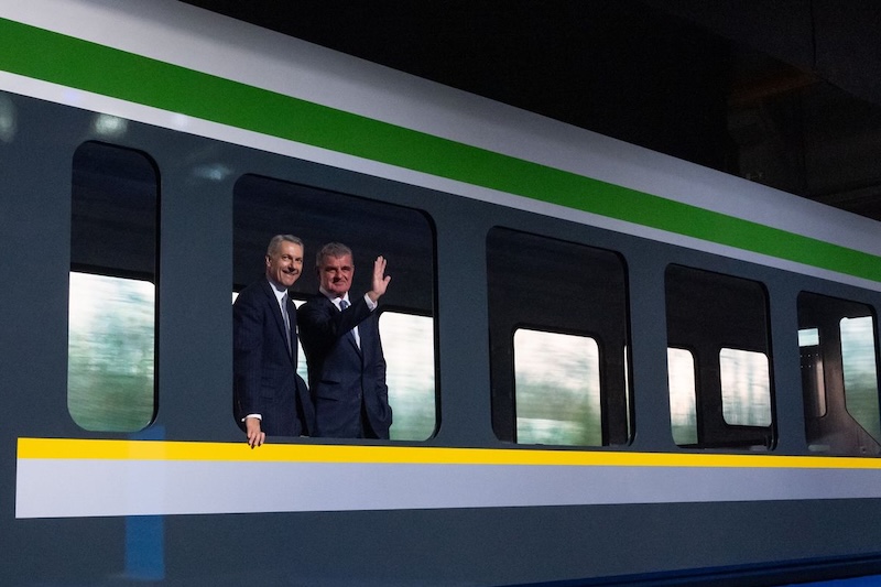 lázár jános - stadler motorvonat