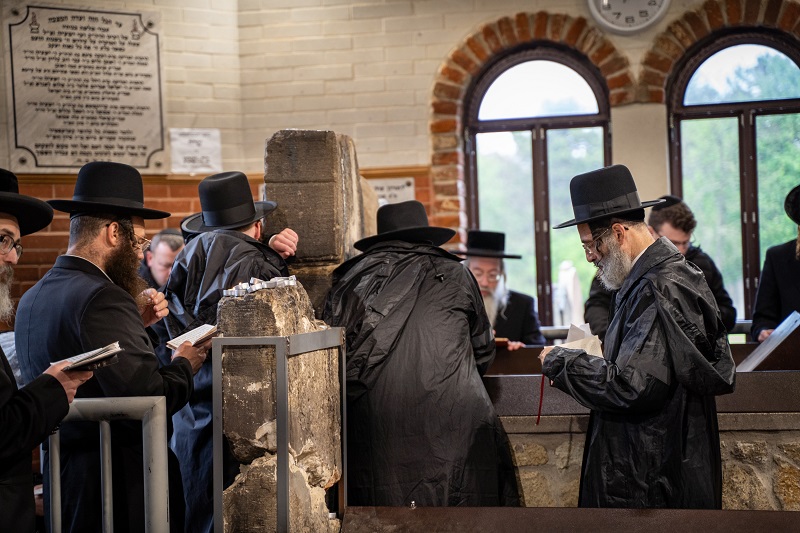 Hatvanezer zsidó zarándok érkezik a csodarabbi sírjához – forgalomkorlátozásra lehet számítani