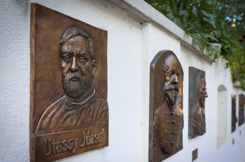 53. Tokaji Írótábor - Utassy József domborműve