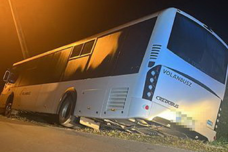 busz az árokban